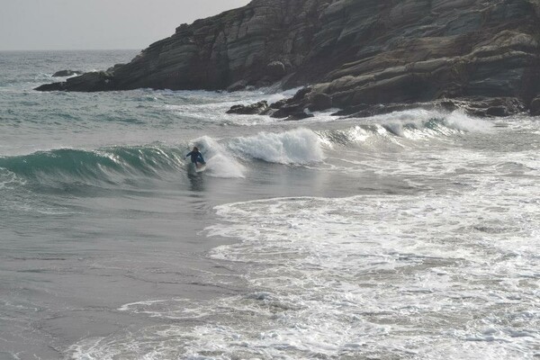 Oι surfers της Τήνου