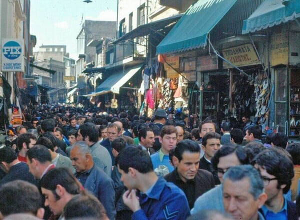 34 έγχρωμες φωτογραφίες της φτωχής Αθήνας του 1968-1970