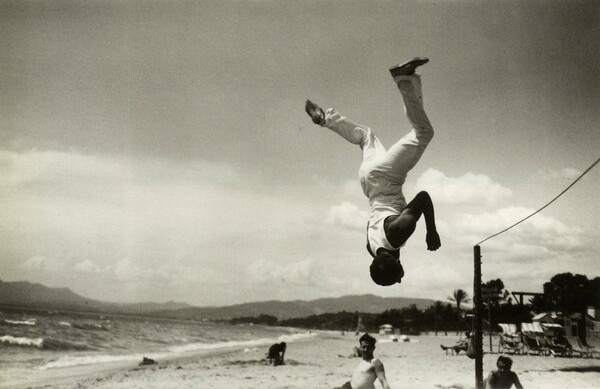 Η Ριβιέρα του Jacques Henri Lartigue: Φωτογραφίες μιας ζωής που πέρασε στον ήλιο και στη θάλασσα