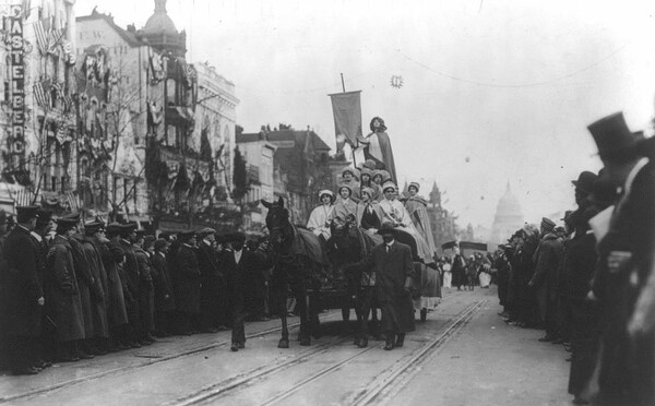 1913: Οι σουφραζέτες παρελαύνουν στην Ουάσινγκτον