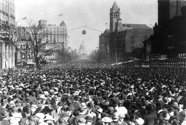 1913: Οι σουφραζέτες παρελαύνουν στην Ουάσινγκτον