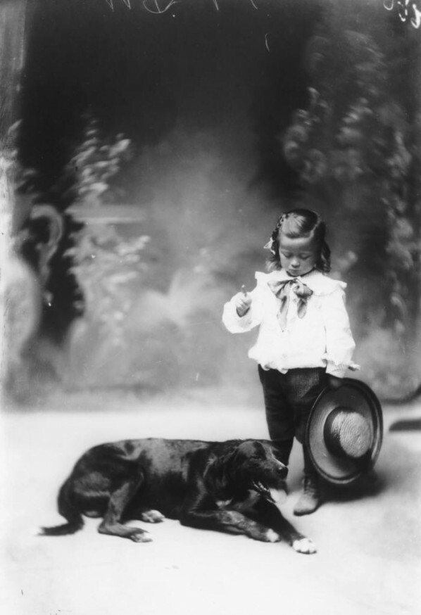 Παλιές φωτογραφίες ανθρώπων - με τα σκυλιά τους