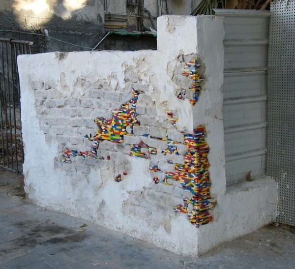 STREET ART: Όταν τα Lego παίρνουν τους δρόμους