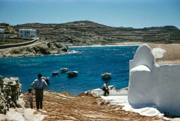 Μύκονος, Κύθηρα, Σκύρος, Ρόδος: Το Ελληνικό καλοκαίρι του Robert McCabe