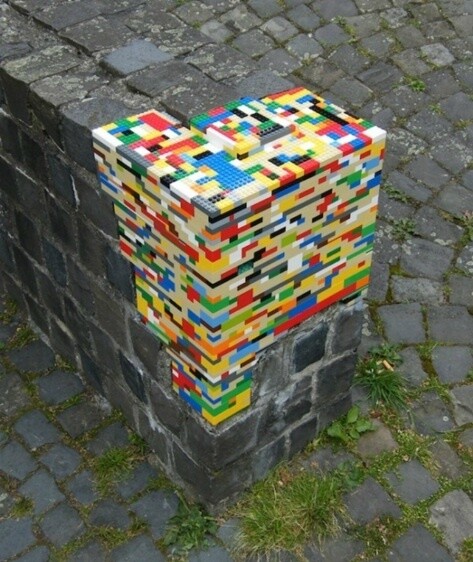 STREET ART: Όταν τα Lego παίρνουν τους δρόμους