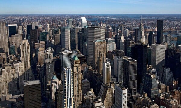 Ο αυτιστικός καλλιτέχνης Stephen Wiltshire ζωγραφίζει από μνήμης εναέρια άποψη της Νέας Υόρκης