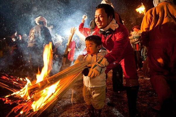Μεγάλες εικόνες από το Φεστιβάλ της Φωτιάς στην Ιαπωνία