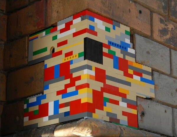 STREET ART: Όταν τα Lego παίρνουν τους δρόμους