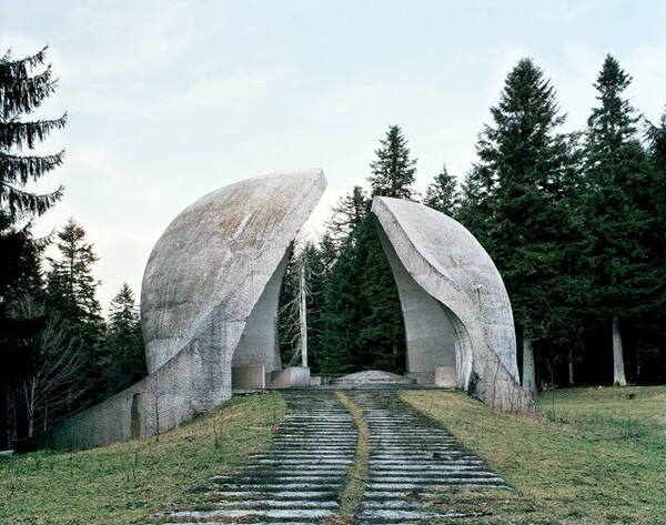 25 έρημα ρετροφουτουριστικά μνημεία της Γιουγκοσλαβίας (ποιάς;)