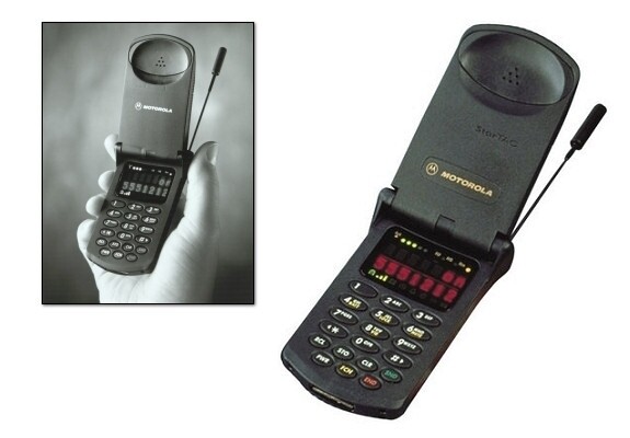Από το πρώτο κινητό τηλέφωνο μέχρι το iPhone