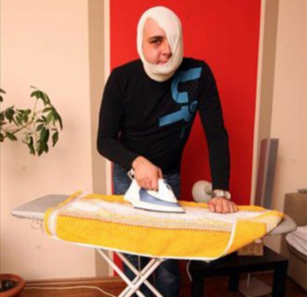 Ο άντρας που μπέρδεψε το τηλέφωνό του με το σίδερο
