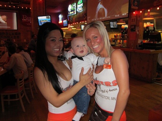 Mωρά στα εστιατόρια Hooters