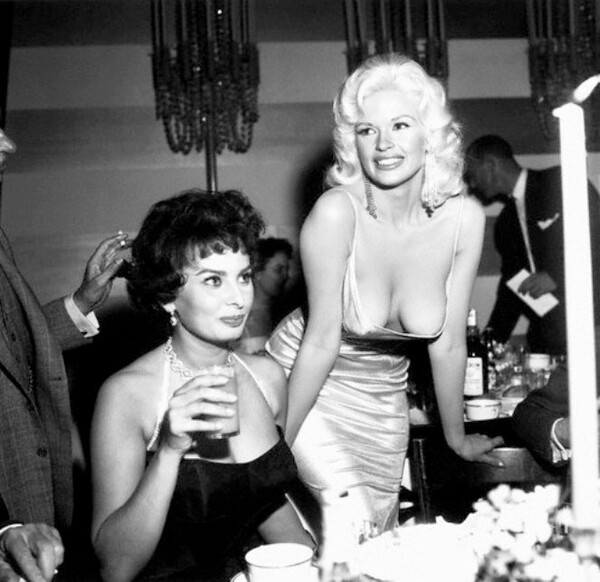 Jayne Mansfield - Sophia Loren: Το πρώτο δημόσιο nip slip στην ιστορία του Hollywood (1957)