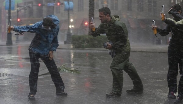 Άνθρωποι που αγνόησαν τον τυφώνα Isaac