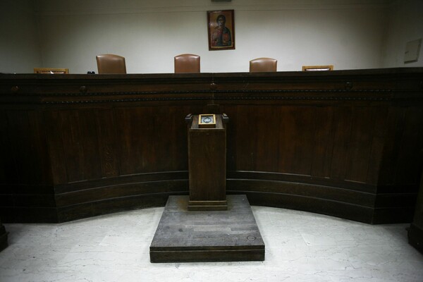 [ΦΩΤΟΡΕΠΟΡΤΑΖ] Ο Κώστας Βαξεβάνης στα δικαστήρια της Ευελπίδων