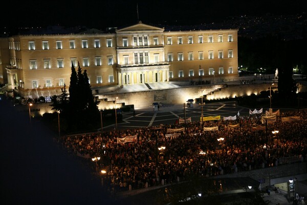 Φωτογραφίες από το Σύνταγμα, απόψε