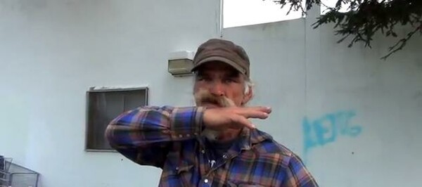 Ο πιο αγαθός τρελομουστακαλής άστεγος 