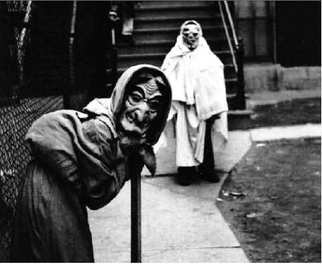 Halloween : Ανατριχιαστικά vintage κοστούμια από το 1900 ως το 1950.