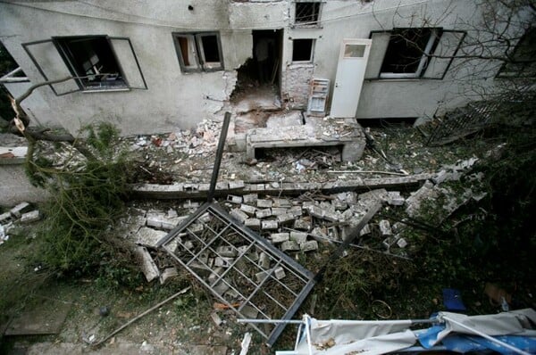 Το κατεστραμμένο σπίτι της Προέδρου Εφετών που δέχτηκε επίθεση τα ξημερώματα