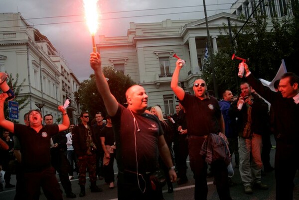 Φωτορεπορτάζ από τη συγκέντρωση διαμαρτυρίας των ένστολων στην Αθήνα