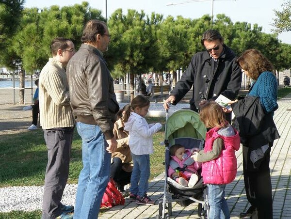 Φυτεύοντας ένα δέντρο στη μνήμη αγαπημένου προσώπου