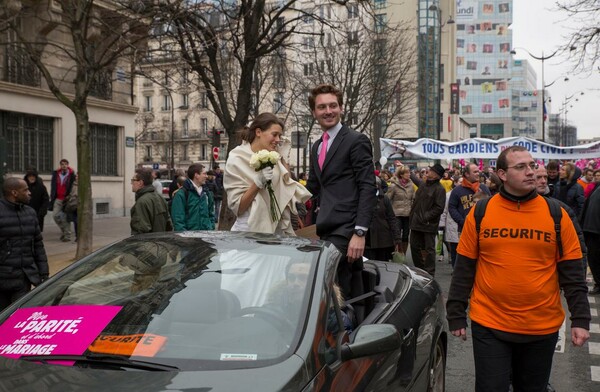 H σημερινή τεράστια συγκέντρωση εναντίον των γκέι γάμων στο Παρίσι