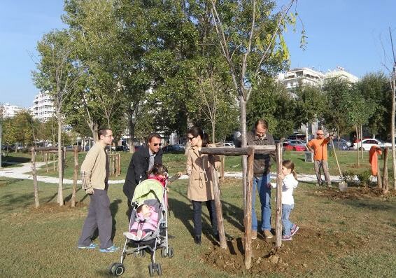 Φυτεύοντας ένα δέντρο στη μνήμη αγαπημένου προσώπου