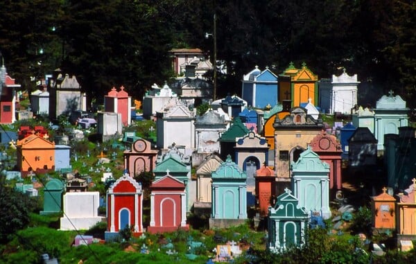 Το πολύχρωμο νεκροταφείο της Γουατεμάλας