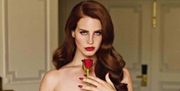 Η Lana Del Rey, γυμνή