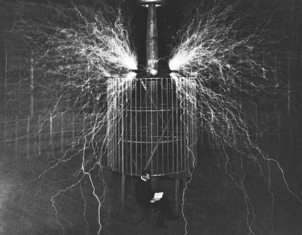 Αφιέρωμα στον Σέρβο εφευρέτη Nikola Tesla, τον "Προμηθέα του ηλεκτρισμού".