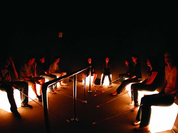 ΗΜΟΥΝ ΕΚΕΙ: Στο Dialogue In The Dark του Θεάτρου Badminton