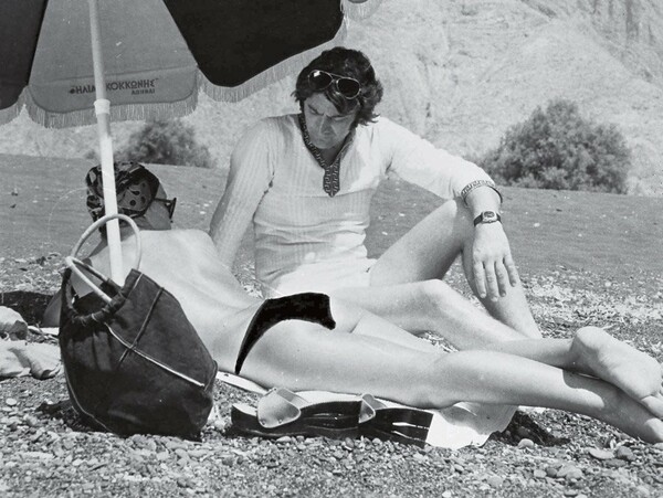 GREEK EROTICA: Το κορμί μου στο κορμί σου