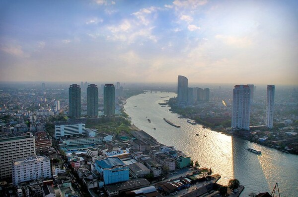 Εξερευνώντας έναν εγκαταλελειμμένο ουρανοξύστη στην Μπανγκόγκ