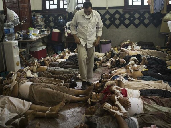 45 συγκλονιστικές φωτογραφίες από την εμφύλια σφαγή του Καίρου