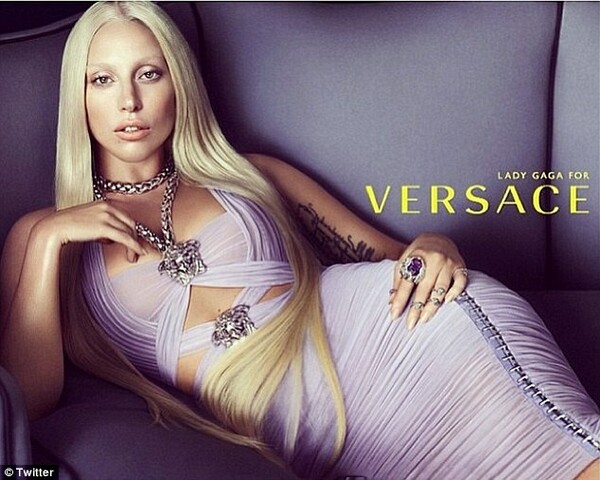 H Lady Gaga είναι το νέο πρόσωπο του Versace 