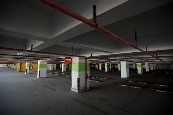 To γιγαντιαίο, άδειο South China Mall