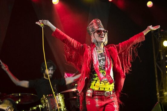 Karen O(scar) ;