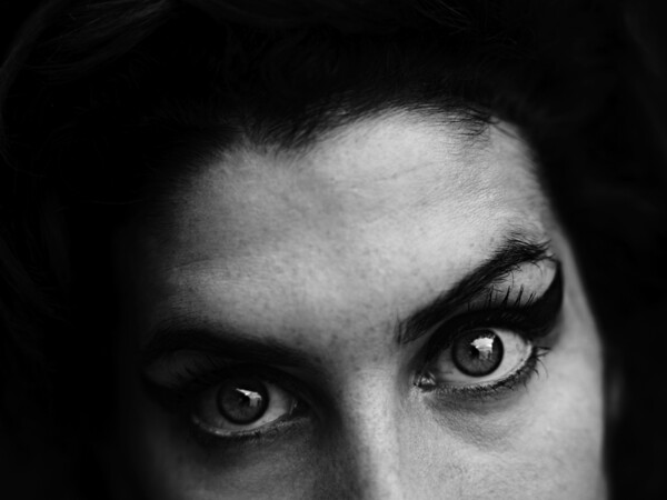 Οι 12 σαφώς ωραιότερες εικόνες της Amy Winehouse