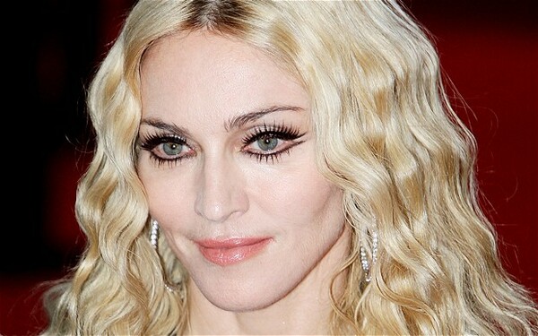 H αποκάλυψη της Madonna: ''Με βίασαν με την απειλή μαχαιριού''