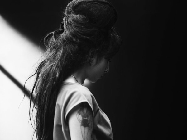 Οι 12 σαφώς ωραιότερες εικόνες της Amy Winehouse