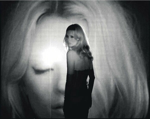 33 εκπληκτικές εικόνες της Kate Moss στο σφυρί
