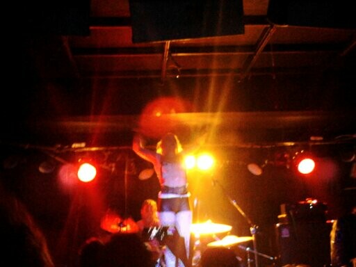 ΗΜΟΥΝ ΕΚΕΙ: Στο live των Barb Wire Dolls στο "Αν" club