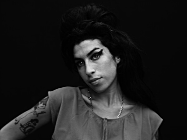 Οι 12 σαφώς ωραιότερες εικόνες της Amy Winehouse