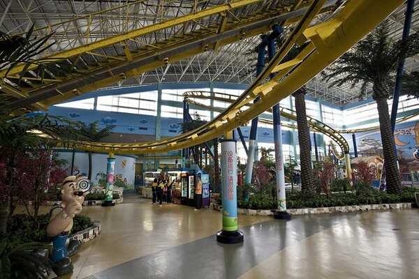 To γιγαντιαίο, άδειο South China Mall