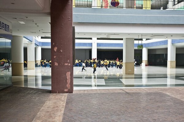 To γιγαντιαίο, άδειο South China Mall
