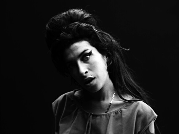 Οι 12 σαφώς ωραιότερες εικόνες της Amy Winehouse