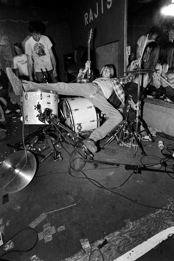 Kurt Cobain: 13 φωτογραφίες απο τον Charles Peterson