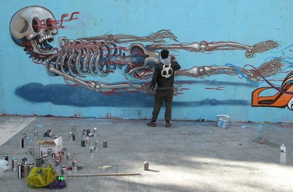 Nychos: Μαθήματα ανατομίας από τον street artist που λατρεύει να διαμελεί