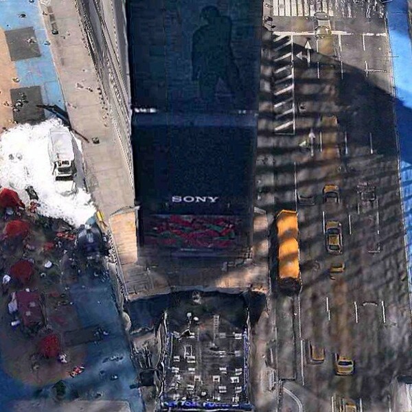 Σουρεαλιστικοί κόσμοι στις ρωγμές του Google Earth