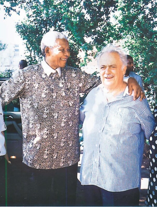 Ο Νέλσον Μαντέλα μέσα από τα μάτια του Έλληνα «αδελφού του»